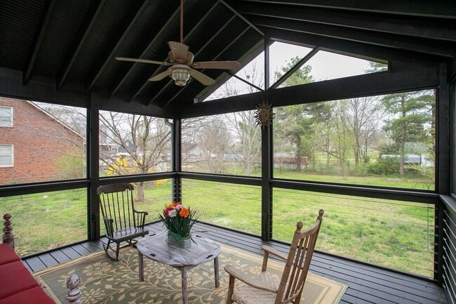 Building Photo - 712 Stewart Valley Dr