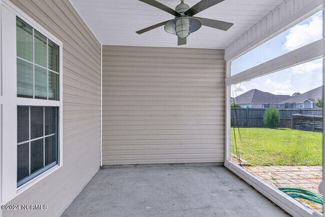 Building Photo - 402 Derrick Dr