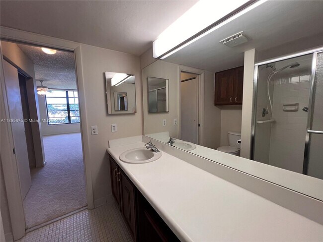 Building Photo - 6528 Coral Lake Dr