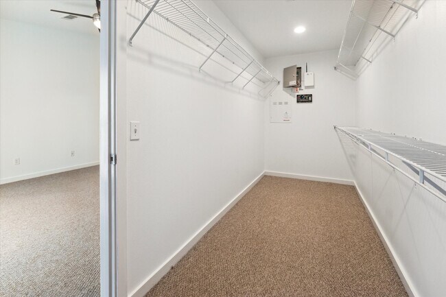 Building Photo - 6947 Ardmore St