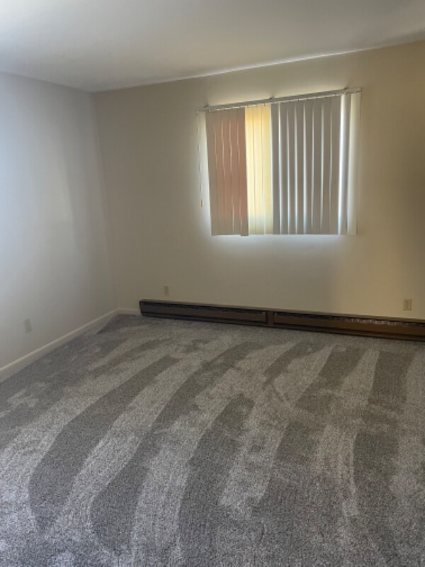 Building Photo - 905 Illini Ave