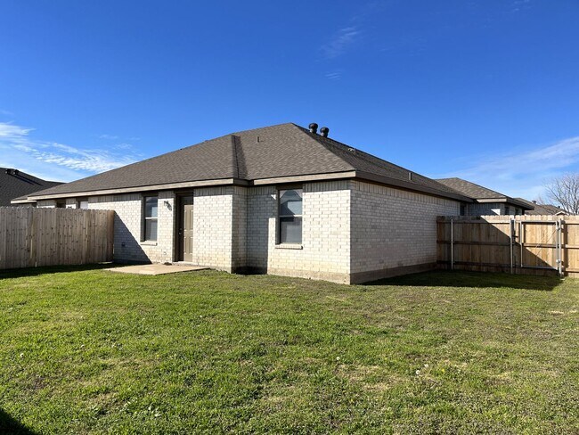 Building Photo - Sunwest Village Duplex