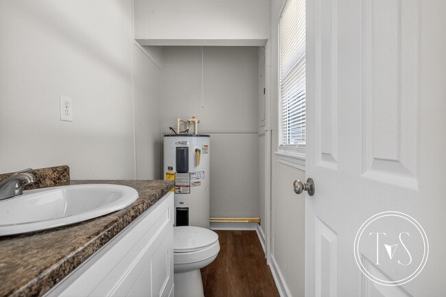 Building Photo - 109 Elm St