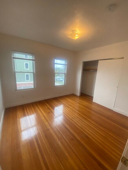 Building Photo - 86 Fellsway W