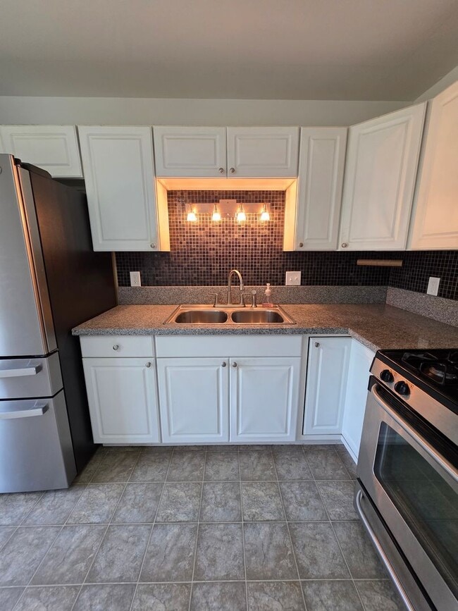 Building Photo - 3 BED/1 BATH LOCATED IN REDDING, CA