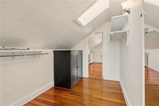 Building Photo - 31 Bayside Ave