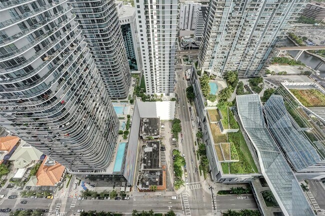 Building Photo - 801 S Miami Ave