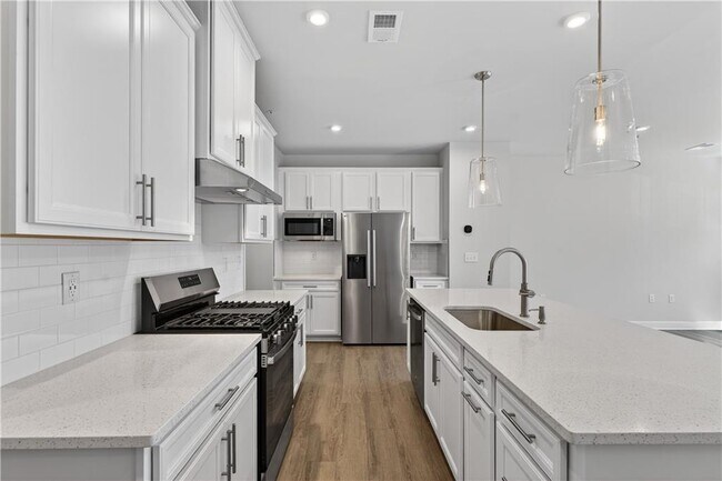 Building Photo - 325 Enchanted Ct