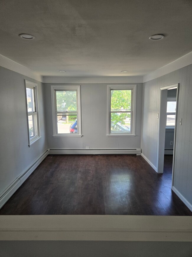Building Photo - 281 N 11th St