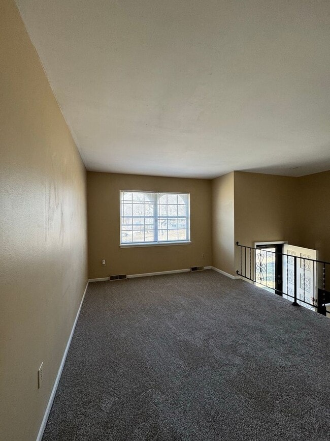 Building Photo - Comfort & Convenience in Shawnee – 3BR Duplex