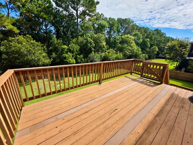 Building Photo - Elevated Four Bedroom in Rivertowne Country Club - Mt. Pleasant