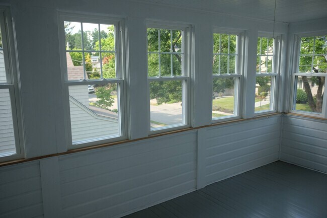 Building Photo - 15 Sargent Rd