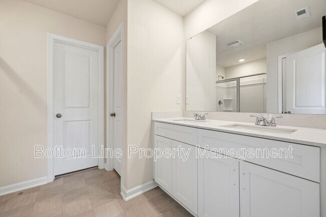 Building Photo - 413 Tucana St
