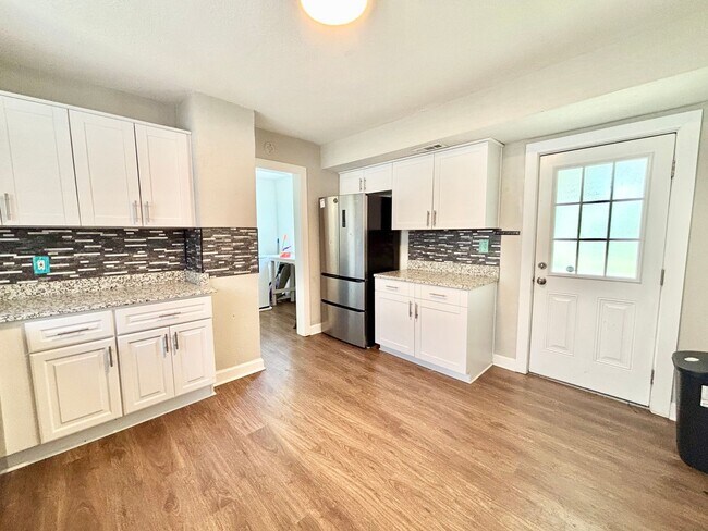 Building Photo - Charming 3 Bedroom Home in Norfolk