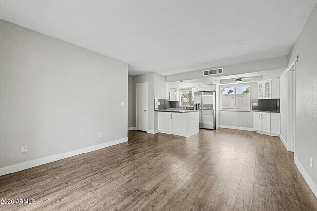 Building Photo - 4554 E Paradise Village Pky N