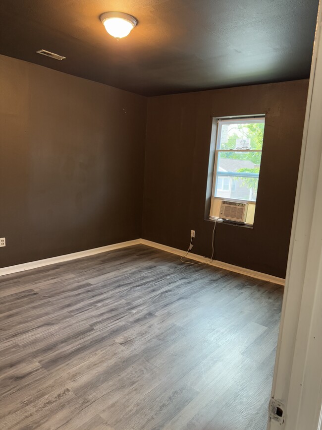 Building Photo - 844 Canaan Ave