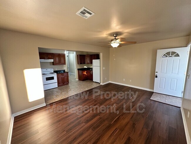 Building Photo - 4811 Thrush St