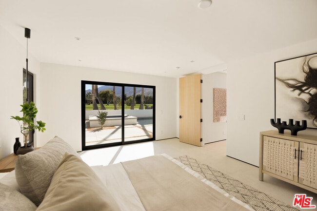 Building Photo - 483 E Santiago Way