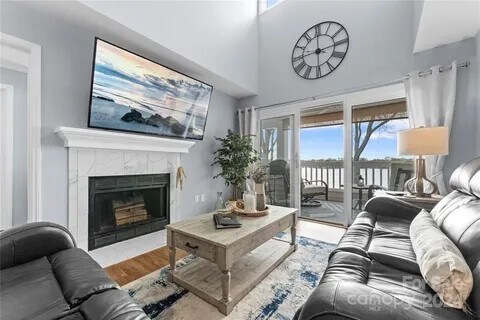 Right on Lake Norman! - 948 Southwest Dr