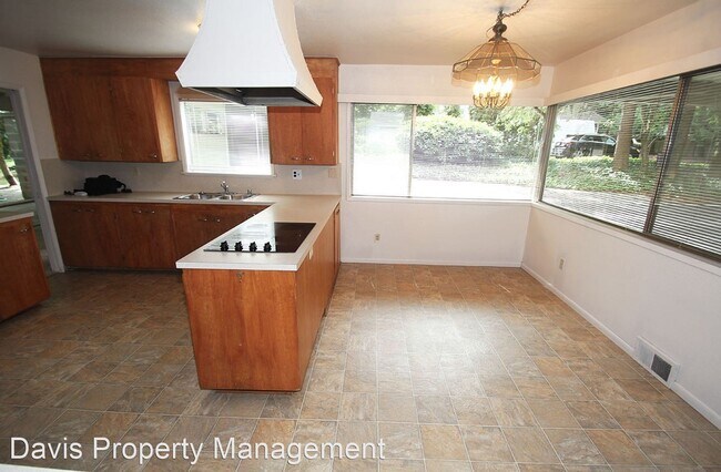 Building Photo - 5 br, 2 bath House - 10425 NE 124th ST
