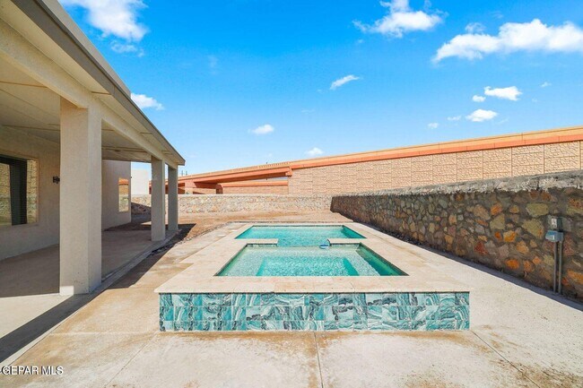 Building Photo - 6148 Oleaster Dr