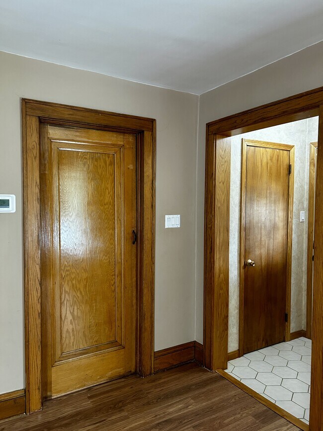 Building Photo - 1023 Sackett Ave