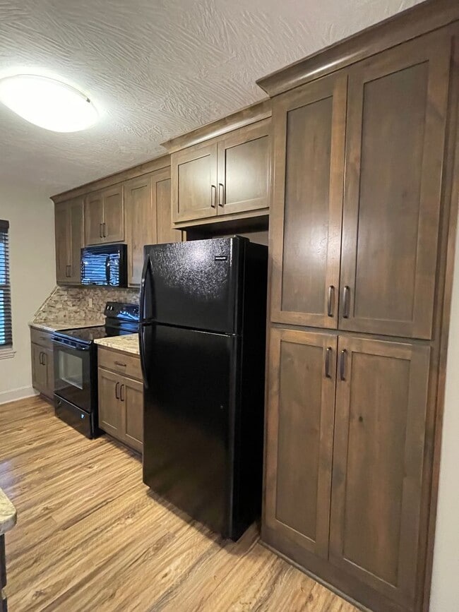 Building Photo - Gorgeous and Upscale Home Available Now!