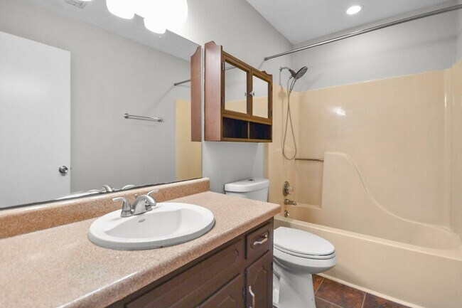 Building Photo - 706 Green Valley Ct