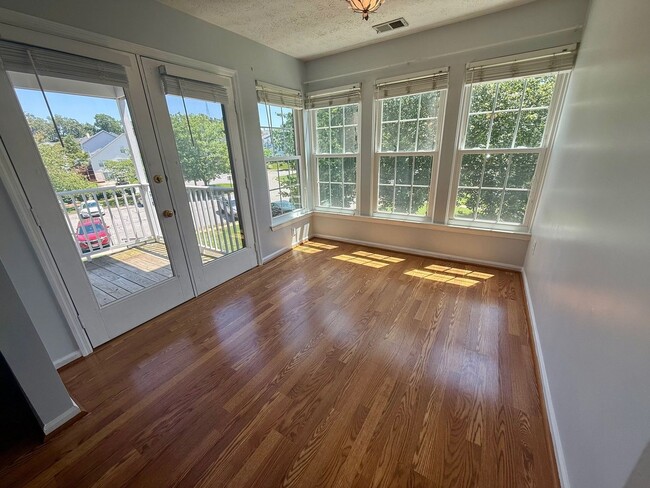 Building Photo - 815 Deering Rd