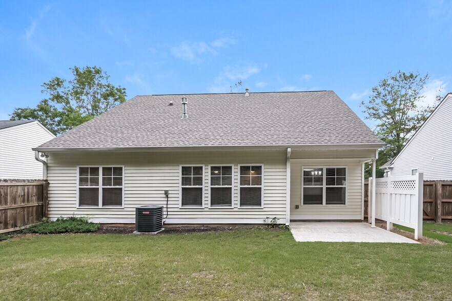 Building Photo - 3815 Pine Village Pl