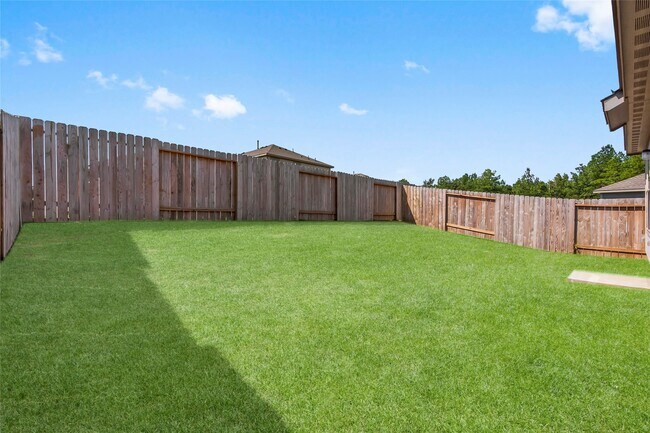 Building Photo - 25483 Carnation Ct