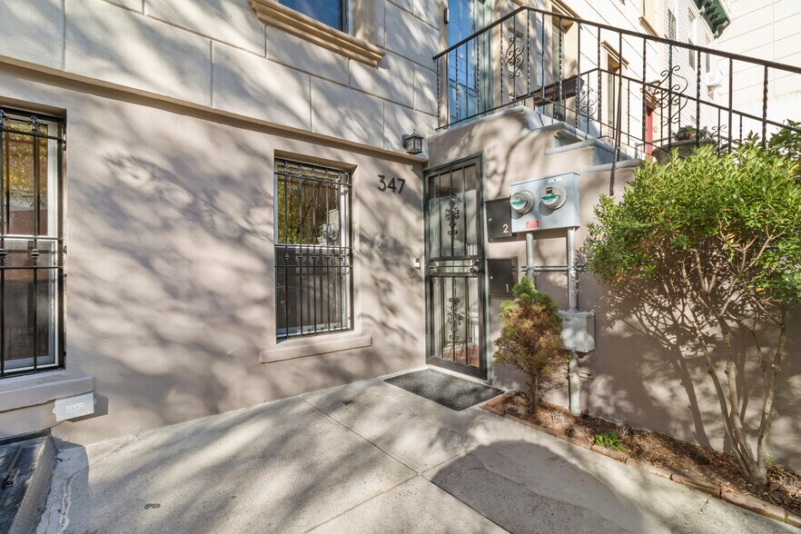 Building Photo - 347 Kosciuszko Street