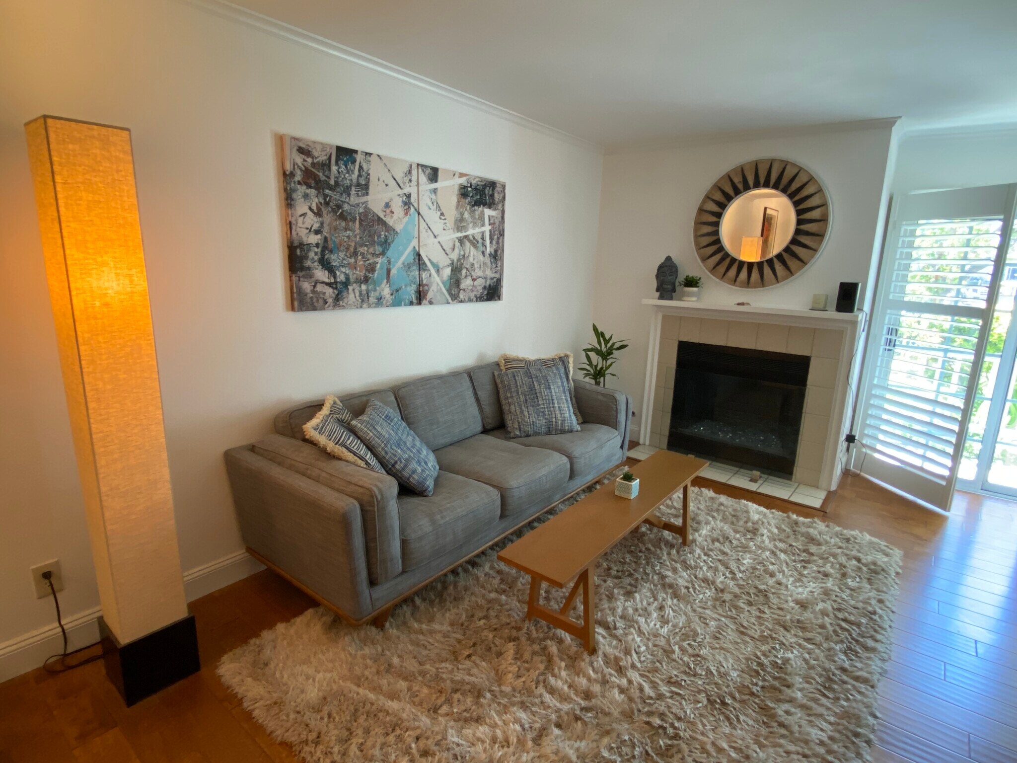 Living room when it was staged (2023) - 6638 Clybourn Ave