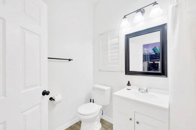 Building Photo - 10755 Clara Ln