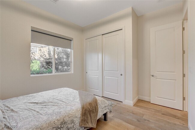 Building Photo - 2567 Speyburn Ave
