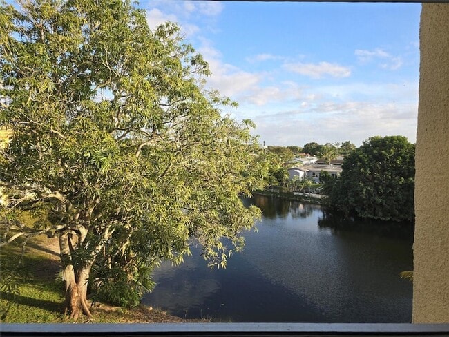 Primary Photo - 8225 Sunrise Lakes Blvd