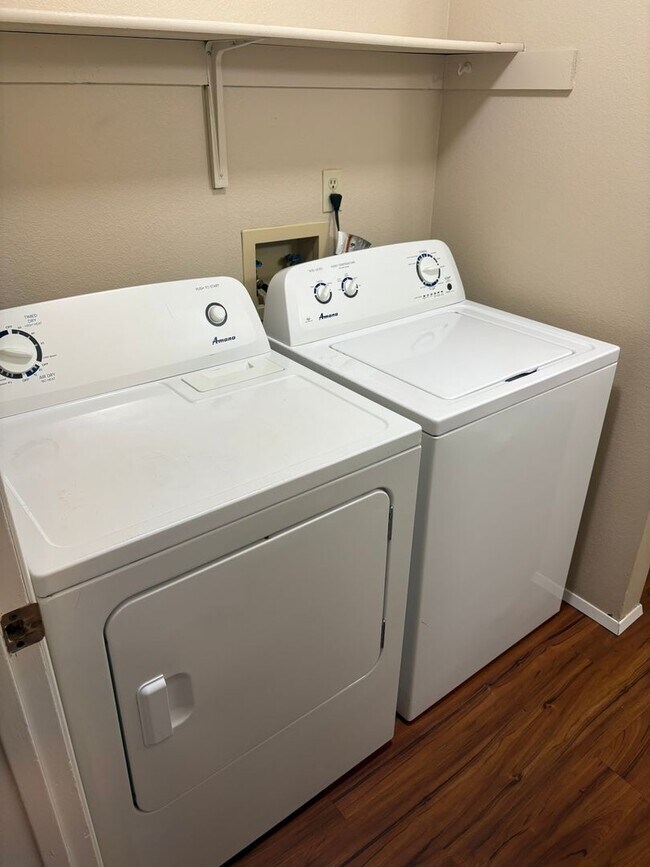 Building Photo - MP149 - 1014-1016 E Crown Ave