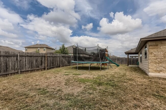 Building Photo - Charming 4BR/2BA One-Level Home with Moder...