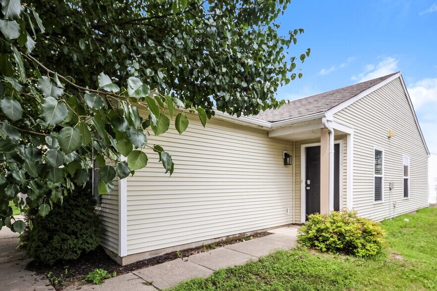 Building Photo - 6715 Everbloom Ln