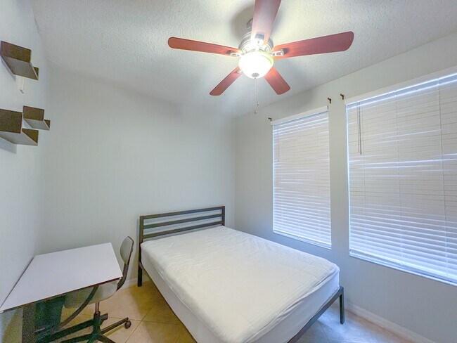 Building Photo - 1257 SW 9th Rd