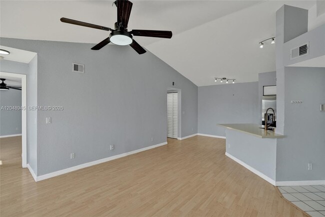 Building Photo - 12760 Vista Isles Dr