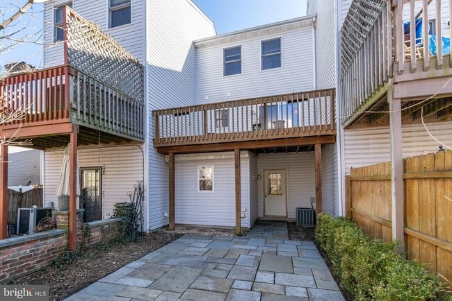 Building Photo - 62 Church St