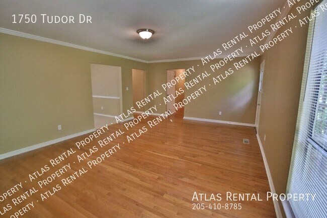 Building Photo - 1750 Tudor Dr