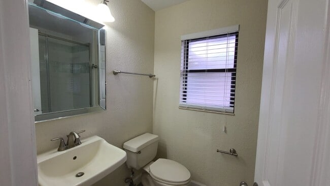 Building Photo - 399 Barberry Ln