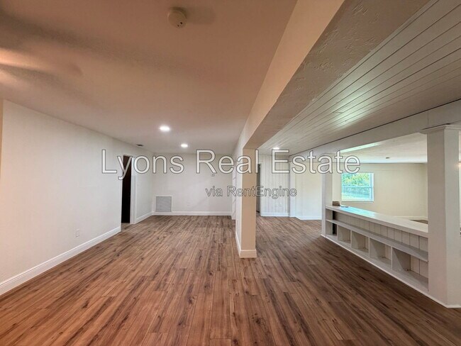 Building Photo - 10621 McGregor Blvd