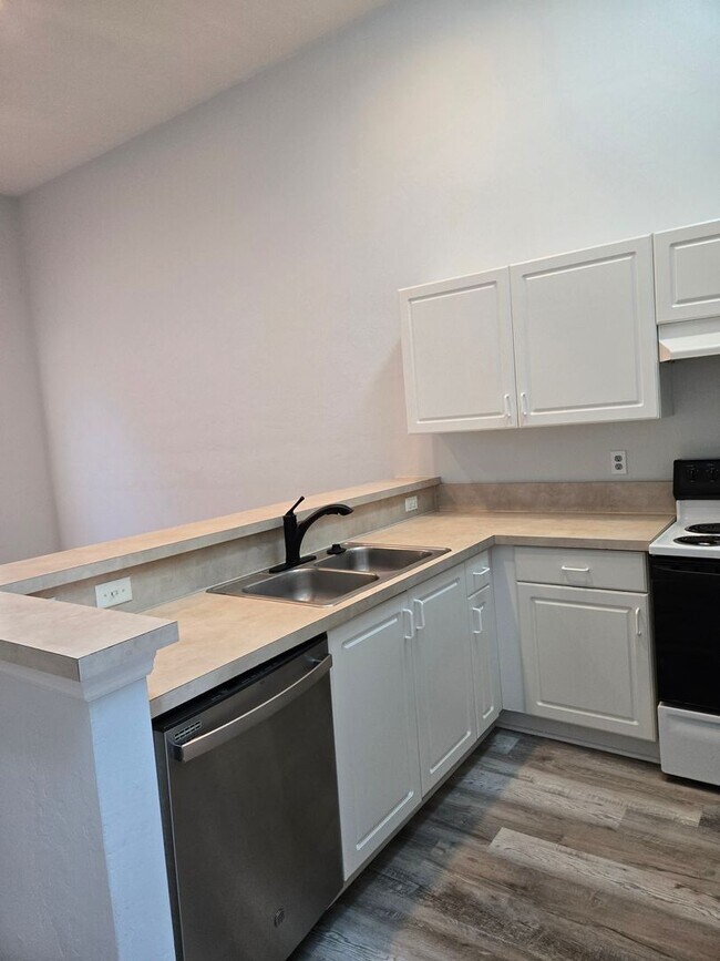 Building Photo - 3 Bedroom/ 2 Bath home at The Greens at West End