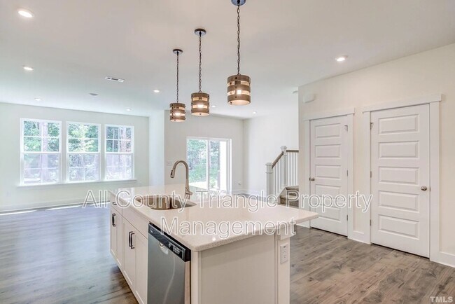 Building Photo - 6943 Doddridge Ln