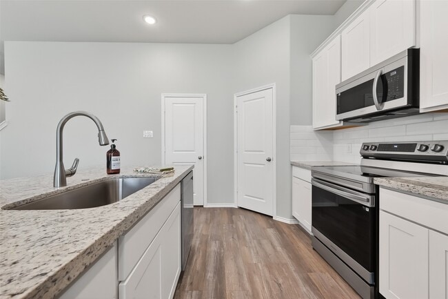 Building Photo - 1452 Glen Oaks Dr