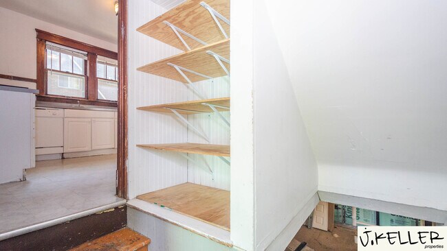 Building Photo - 931 Dewey Ave