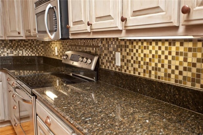 Building Photo - 5304 S 44th St